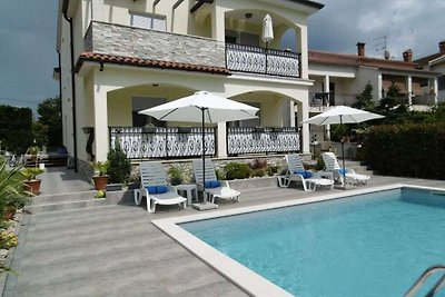 Villa Luka Apartment Red mit Pool