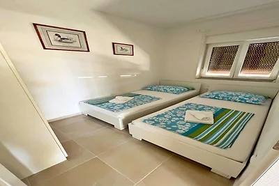Wohnung direkt am Meer mit Terrasse in Kampor