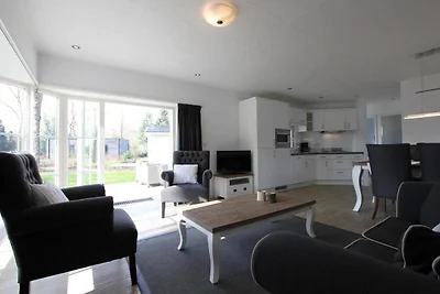 Chalet mit Terrasse in Seenähe