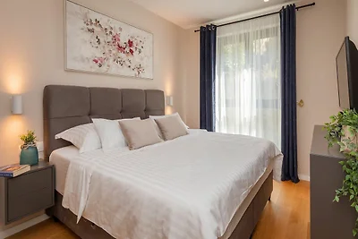 Apartment Floramye - Three Bedroom Apartment ...