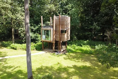 Loft con albero nella foresta di Belvilla