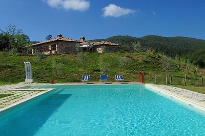 Grazioso agriturismo con piscina in Umbria