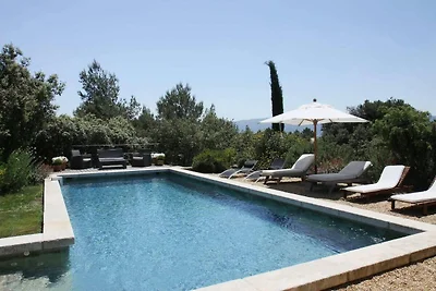 Ruim Provençaals huis met zwembad en tuin