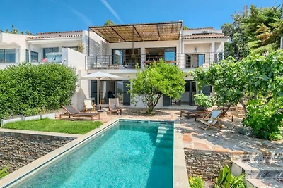 Villa in Le Lavandou mit Pool und Meerblick