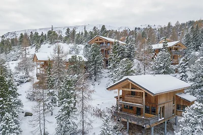 Großzügiges Chalet mit Whirlpool im Freien