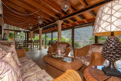 Villa mit beheiztem Pool und Bergblick