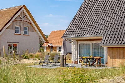 Moderna casa con lavastoviglie e microonde a ...