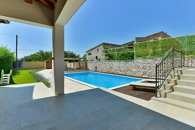 Villa in pietra Anita con piscina