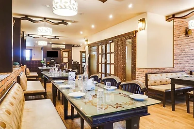 Super casa a schiera Oak Prabhat Road