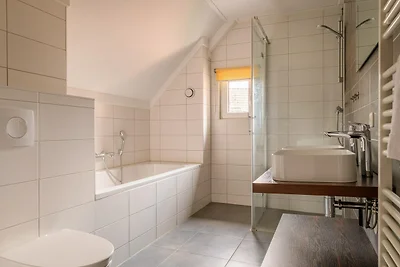 Bella villa con veranda a 4 km da Maastricht