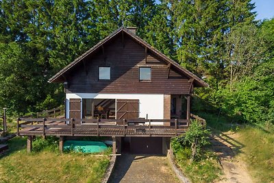 Typisches Ardennen-Chalet mit Whirlpool