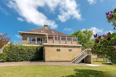 Ruime villa aan zee in Oostduinkerke