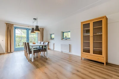 Villa in landhuisstijl met afwasmachine 2km v...