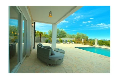 Villa in Rošini mit Schwimmbecken
