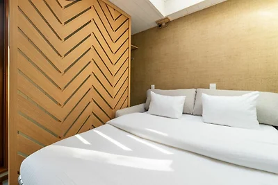 Loft con albero nella foresta di Belvilla