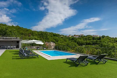 Villa in Brsec mit Schwimmbecken