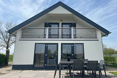 Villa with 5 bedrooms and 2 bathrooms