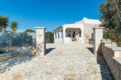 Villa in Ostuni mit Terrasse und Parken