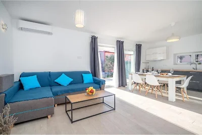 Exclusive Retreat with Private Pool in Novalj...