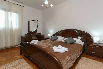 Sunny Elegant Apartments in Trogir - Classic ...