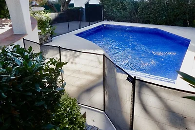Huis met grote tuin en privézwembad