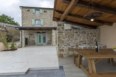Villa in Motovun mit Schwimmbecken