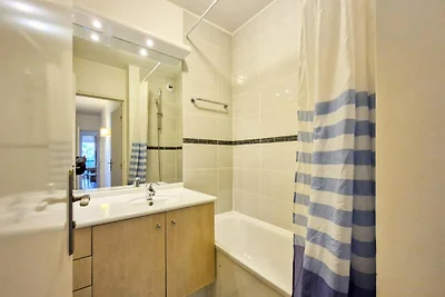 Geräumige Wohnung mit Balkon · Zentrum des Re...