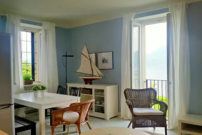 Appartement met uitzicht op het meer en de...