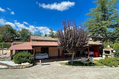 Üppiges Ferienhaus in Urbania mit Sprudelbad