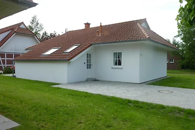 Ferienhaus mit Kaminofen in Burhave