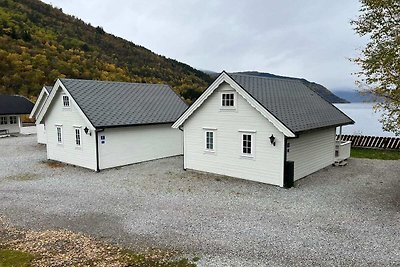 Ferienhaus in Kinsarvik mit Seeblick