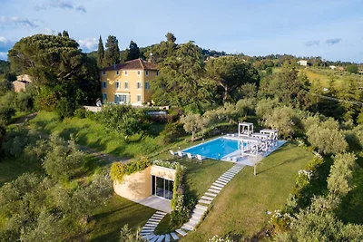 Villa mit 10 Schlafzimmern und Pool in Lucca