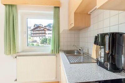 Huiselijk appartement in Ladis met balkon en...