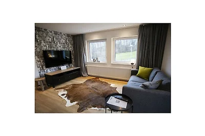 Q-Stall, Apartment 04