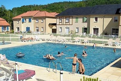 Casa colorata in una zona ricca di castelli