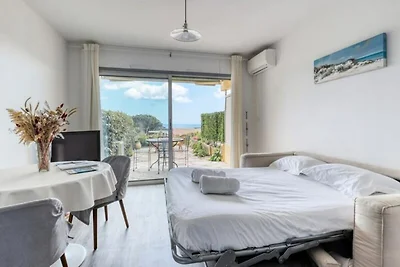 Apartment in Le Lavandou mit Meerblick