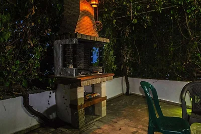 Modernes Ferienhaus in Stalos mit Balkon