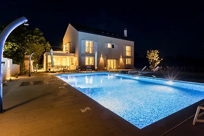 Luxuriöse Villa mit Sprudelbad