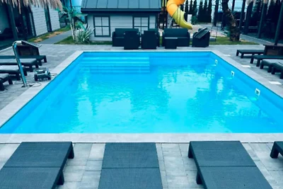 Komfortable Ferienhäuser mit Swimmingpool,...
