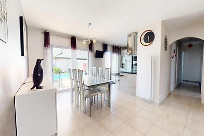 Villa in Saint-Gilles mit privatem Pool