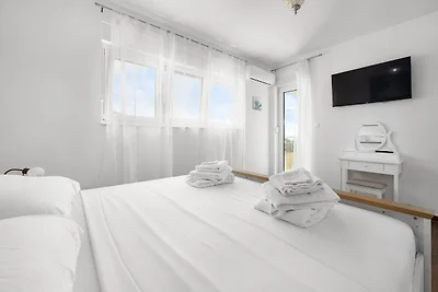Bezaubernde Villa mit Pool in Krnica