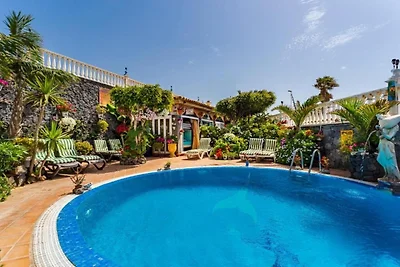 Apartment mit Blick auf den beheizten Pool