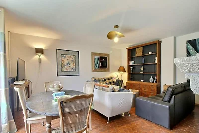 Schönes Ferienhaus in Neulliac