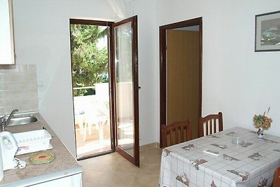 Lovely apartment with balcony and sea view,50...
