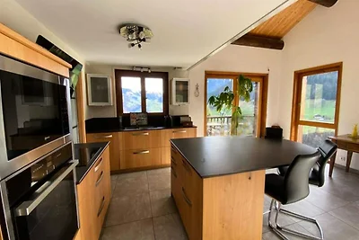 Chalet in der Nähe eines Baches in den franzö...