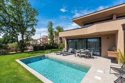 Luxushaus mit Terrasse und privatem Pool