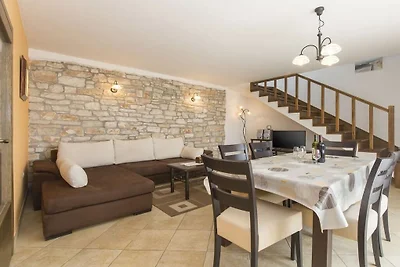 Ferienhaus in Tinjan mit Schwimmbecken