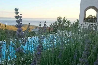 Ferienhaus in Makarska mit Schwimmbecken