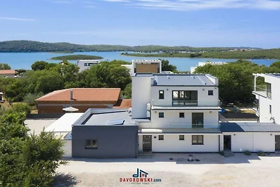 Villa in Pomer mit Schwimmbecken
