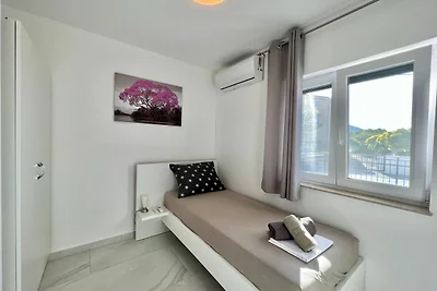 Großes Ferienhaus mit Pool und Terrasse